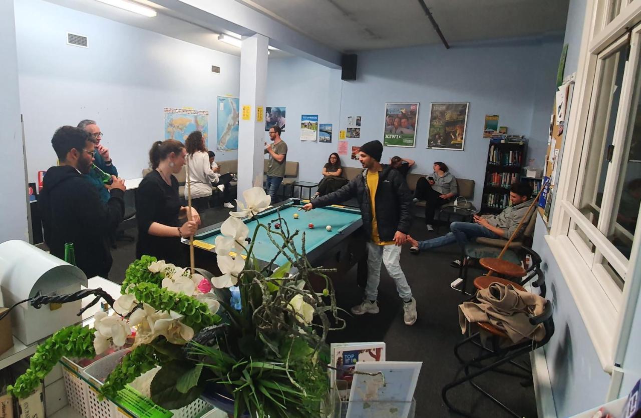 Surf 'N' Snow Backpackers Hostel Auckland Exterior photo
