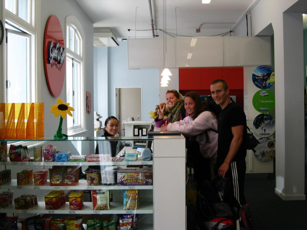Surf 'N' Snow Backpackers Hostel Auckland Exterior photo